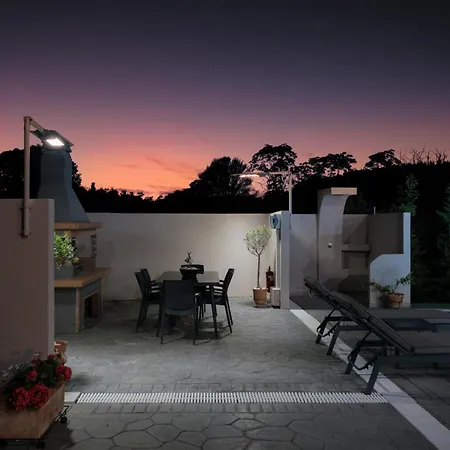 Louvre Sidari דירה *